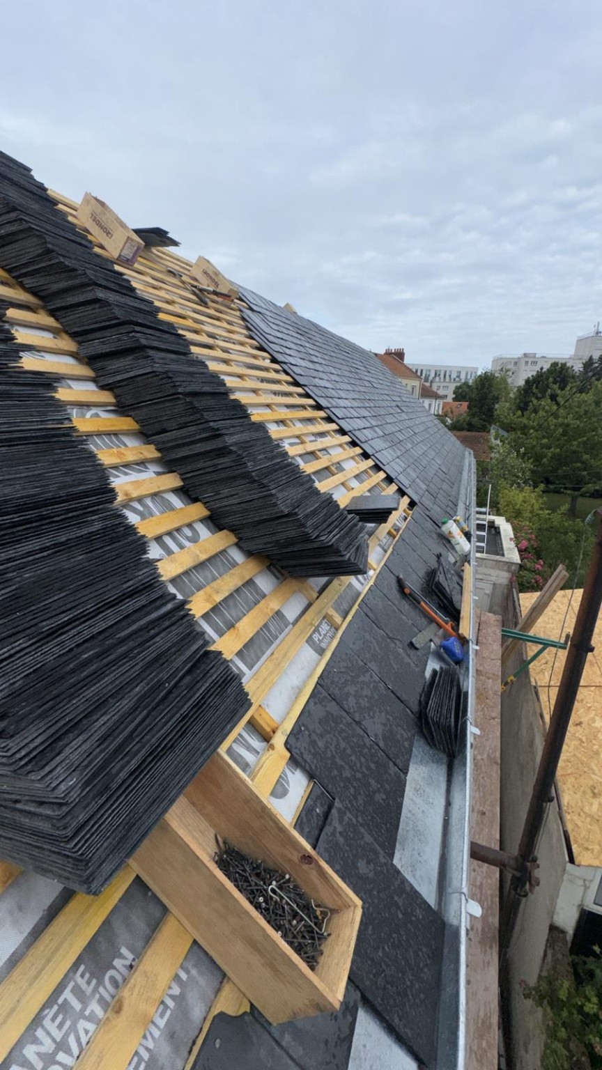 Pose du support et préparation d’une couverture en ardoise à Thouaré-sur-Loire