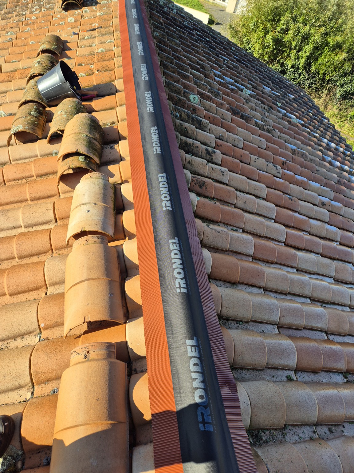 Réalisation d’un faîtage ventilé sur une toiture à Thouaré-sur-Loire