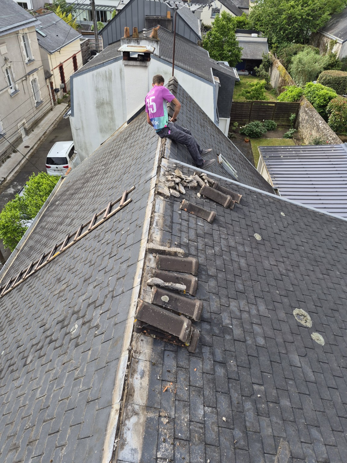 Travaux sur toiture en ardoise