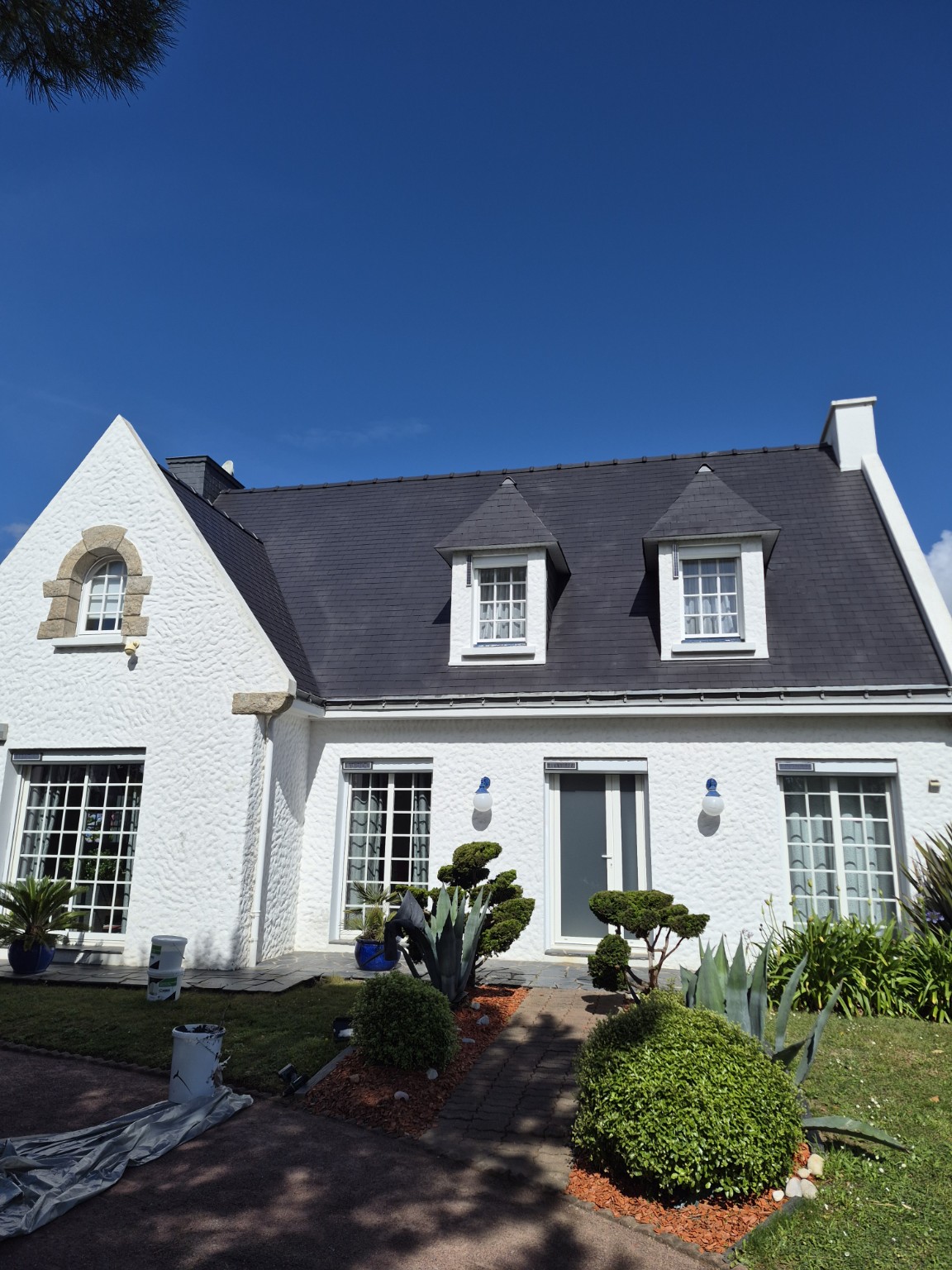 Après rénovation d’une toiture en ardoise à Nantes