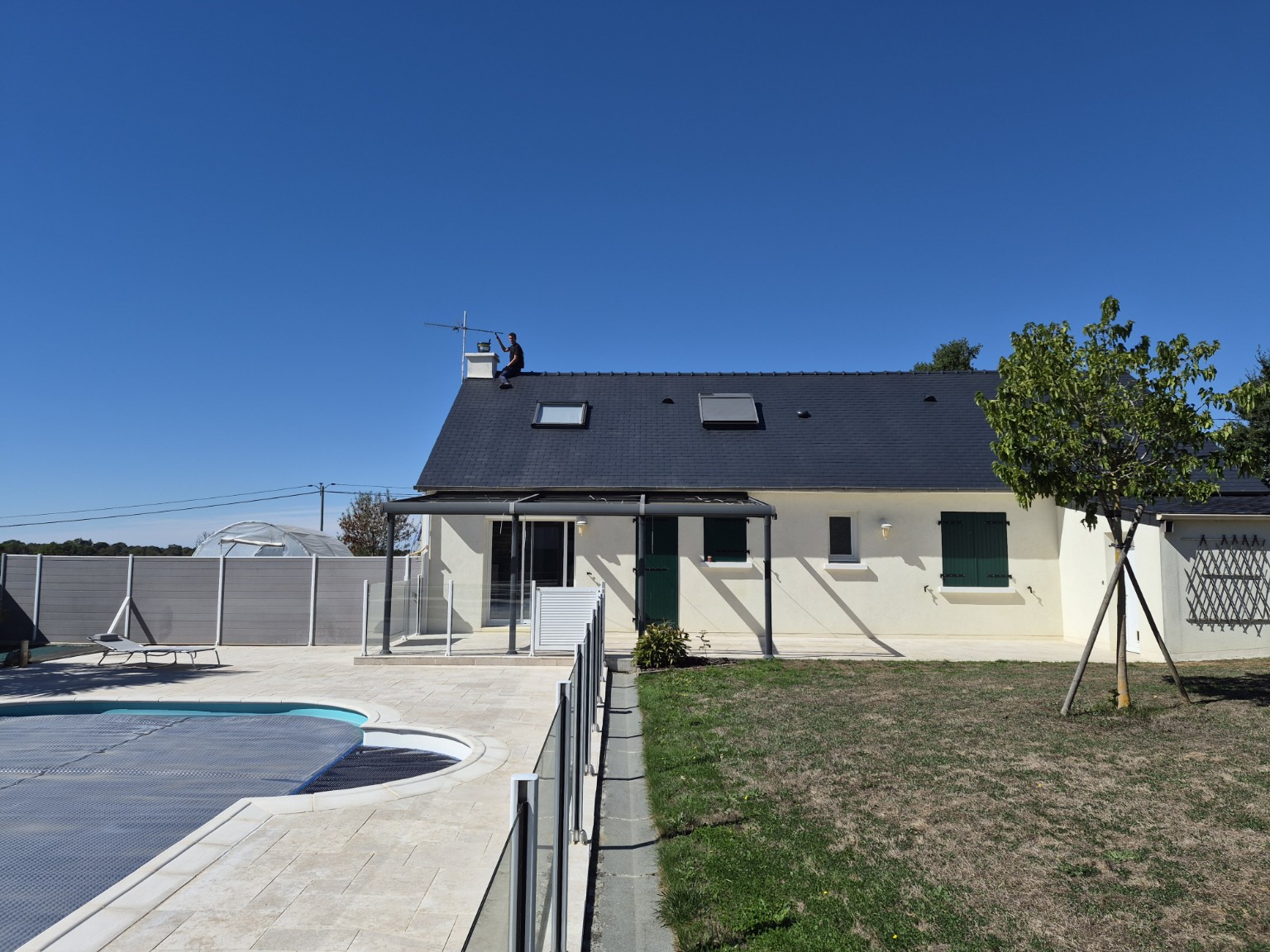 Après rénovation de la toiture d’une maison en Loire-Atlantique
