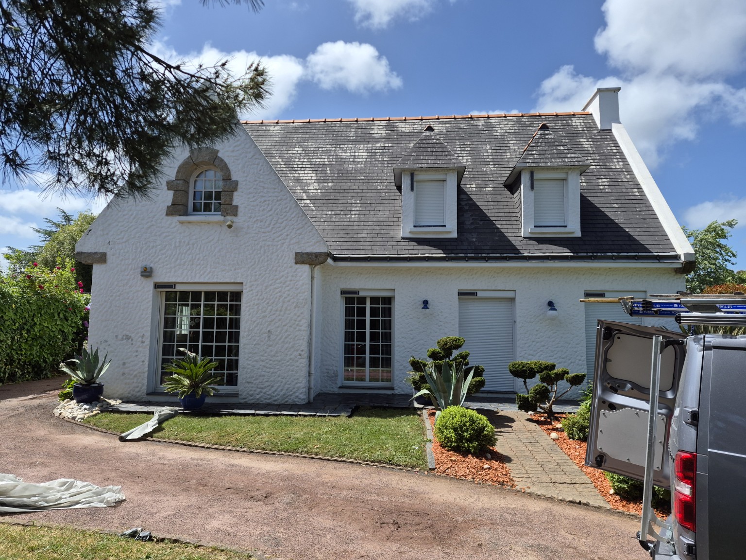 Avant rénovation d’une toiture en ardoise à Nantes