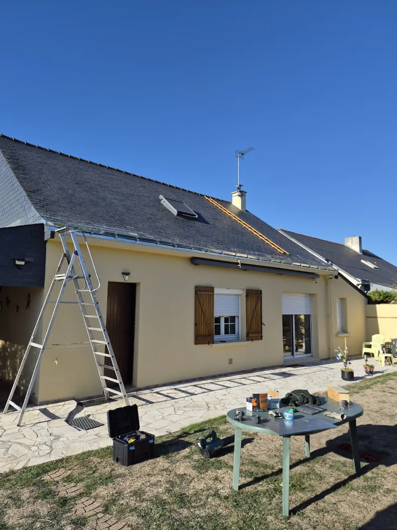 Réfection de toiture en ardoise et remplacement des gouttières zinc, rue de la Madeleine à Carquefou, par Thibault Couverture